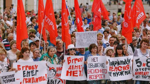 In mehreren Städten Russlands haben Bürger gegen die Erhöhung des Rentenalters demonstriert.