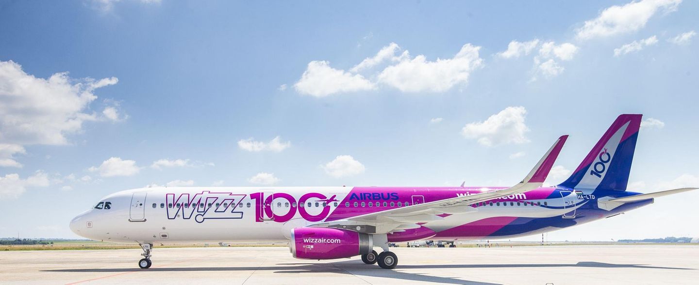Die kürzliche Auslieferung des 100. Airbus an Wizz Air wurde mit einer unübersehbaren Sonderbemalung gefeiert. Der erst 2003 in Ungarn gegründete Billigflieger betreibt drei Dutzend Basen vor allem in Ost- und Mitteleuropa.