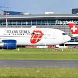 Die Rolling Stones absolvierten ihre jüngste Europa-Tournee in einer eigens zu diesem Zweck gecharterten Boeing 767 der südafrikanischen Gesellschaft Aeronexus - versehen mit dem markanten Bandlogo "Tongue and Lips".