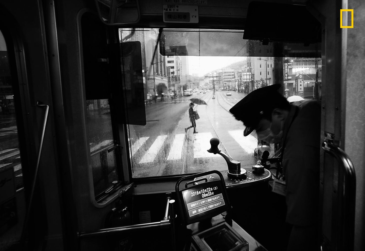 Kategorie Stadt, 1. Platz: Diese Momentaufnahme war für die Jury die beste in der Städte-Kategorie. "Dies ist ein Blick auf die Hauptstraße in Nagasaki von einer alter Straßenbahn an einem regnerischen Tag", sagt der Fotograf.