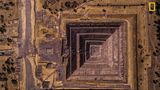 Kategorie Stadt, 2. Platz: Mit der Hilfe einer Drohne hat Enrico Pescantini die präkolumbianische Pyramide im mexikanischen Teotihuacán fotografiert.
