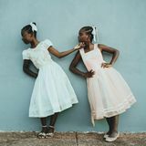 Kategorie Menschen, 2. Platz: Dieser Preis geht nach Brasilien. "Seit 2016 beschäftige ich mich mit haitianischen Einwanderern und Flüchtlingen in meiner Stadt Estrela. Ich bin mit einigen Familien befreundet", erklärt Tati Itat. So auch mit den beiden Zwillingsschwestern Leïda und Laëlle.