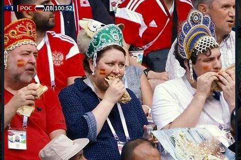 Diese drei Fans gelten seit dem Spiel zwischen Russland und Spanien als Glücksbringer der Sbornaja