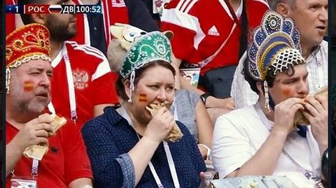 Diese drei Fans gelten seit dem Spiel zwischen Russland und Spanien als Glücksbringer der Sbornaja