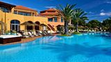 Europe's Leading All-Inclusive Resort 2018   Im Gegensatz zur viel größeren Nachbarinsel Madeira verfügt das kleine Porto Santo über einen neuen Kilometer langen Sandstrand. An diesem Campo de Baixo stehen in einem 30.000 Quadratmeter großen Garten die Gebäude und Spa-Anlagen des Pestana Porto Santo Resorts, ein Fünf-Sterne-Haus der portugiesischen Hotelkette.