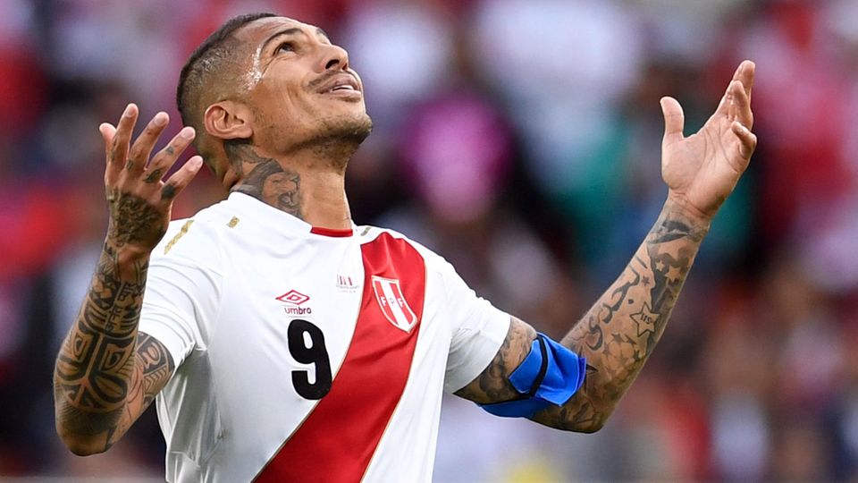 Fußball-WM 2018: Auch ein Ex-Bundesliga-Star habe Kontakte zu dem dubiosen brasilianischen Mediziner: Der heutige Kapitän der peruanischen Nationalmannschaft, Paolo Guerrero (früher HSV und Bayern München). Auch ein Ex-Bundesliga-Star habe Kontakte zu dem dubiosen brasilianischen Mediziner: Der heutige Kapitän der peruanischen Nationalmannschaft, Paolo Guerrero (früher HSV und Bayern München).