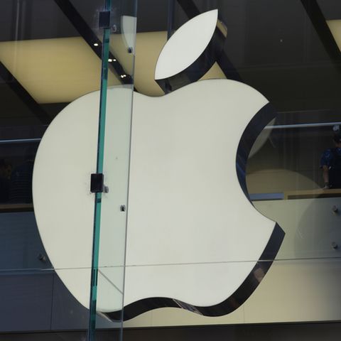 Das berühmte Apfel-Logo an einem Apple-Store