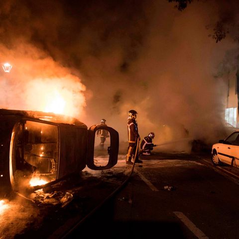In Nantes ist es zu schweren Ausschreutngen von Jugendlichwe gekommen, nachdem die Polizei einen 22-Jährigen erschoss