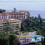 Europe's Leading Island Resort  Zum bevorzugten Inselhotel haben die World Travel Awards das Belmond Reid's Palace auf der Atlantikinsel gekürt In der mehr als 125-jährigen Geschichte waren in dem Luxusanwesen, das für seinen Nachmittagstee berühmt ist, bereits viele Prominente wie Charlie Chaplin, Gregory Peck und Winston Churchill zu Gast.