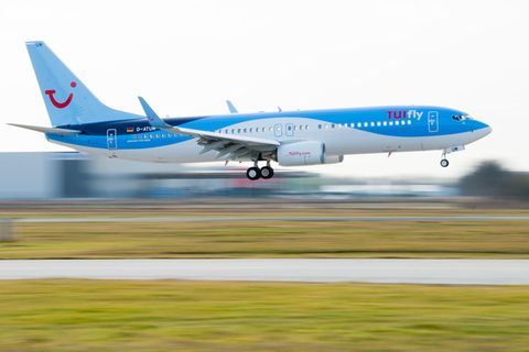 Auch bei einem verspäteten Charterflug muss die Fluggesellschaft eine Entschädigung an die Passagiere zahlen, die den Flug angeboten hat. Das entschied der Europäische Gerichtshof in einem Fall mit Tui-Fly.