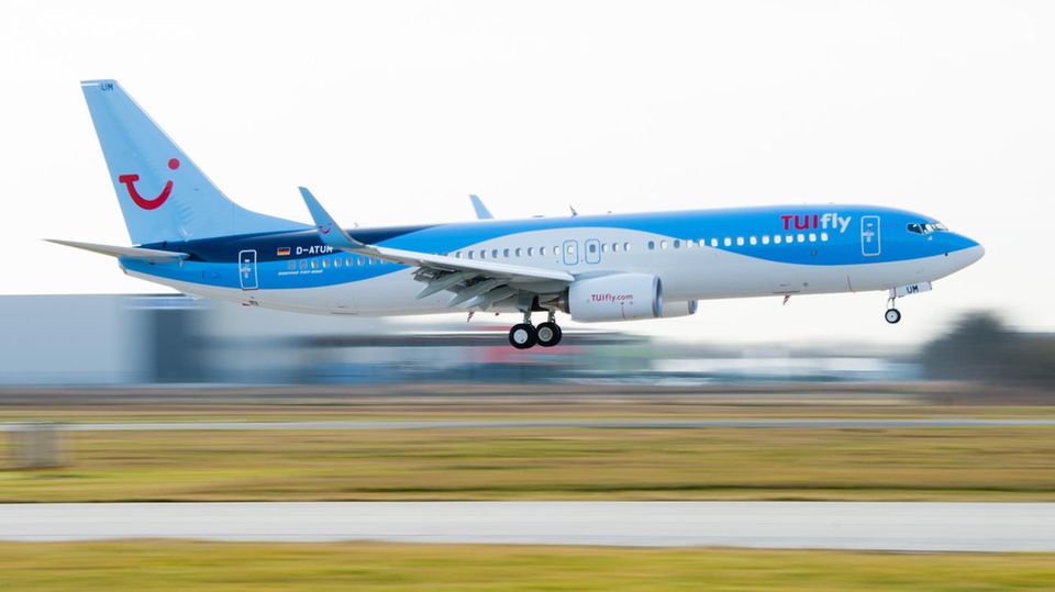 Auch bei einem verspäteten Charterflug muss die Fluggesellschaft eine Entschädigung an die Passagiere zahlen, die den Flug angeboten hat. Das entschied der Europäische Gerichtshof in einem Fall mit Tui-Fly.