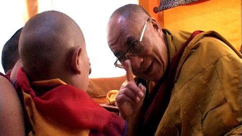 Dalai Lama mit Kind