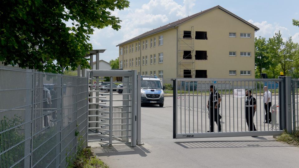 Abschiebeeinrichtung in Ingolstadt-Manching. Dient sie Horst Seehofer als Vorbild für die geplanten Ausreisezentren?