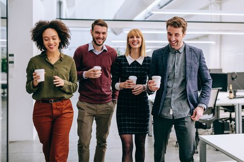 Guter Zusammenhalt unter Kollegen ist einer der wichtigsten Faktoren für Zufriedenheit im Job