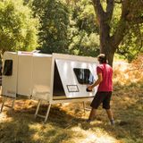 Immerhin gibt es Fenster in der Box.