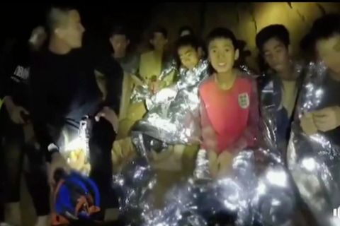 Jungen in der Höhle in Thailand warten auf ihre Befreiung
