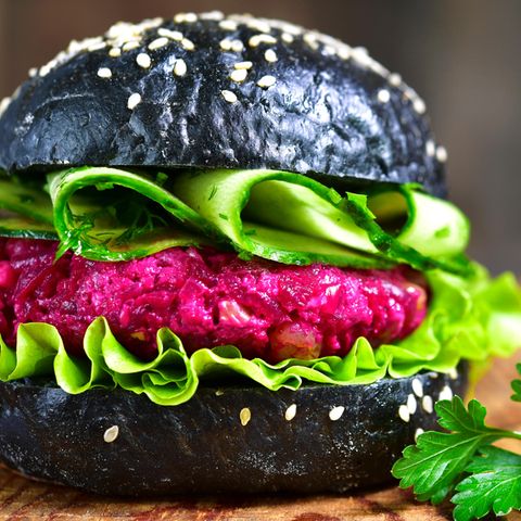 Burger mit Aktivkohle