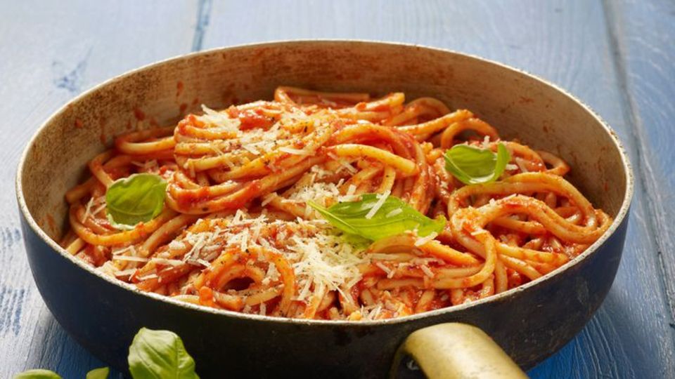 Geheimrezept Tomatensosse Die Perfekte Nudelsosse Aus Nur Drei Zutaten Video Stern De 