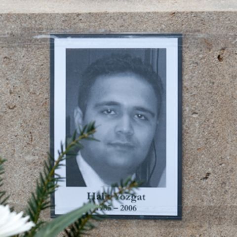 Eine von vielen offenen Fragen nach dem NSU-Prozess: Am 6. April 2006 wurde Halit Yozgat in seinem Kasseler Internetcafé erschossen. Was weiß der hessische Verfassungsschutz zu der Tat?