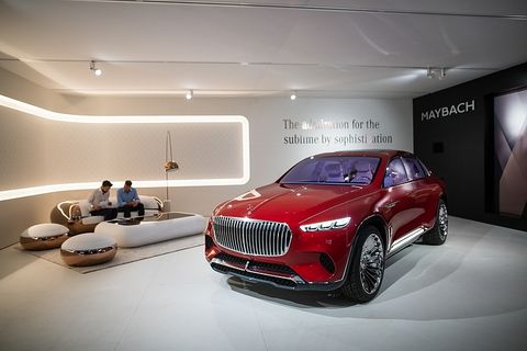 Das Konzeptauto Maybach Ultimate Luxury zeigt schon wichtige Elemente der Formensprache, wie den Chrom-Kühlergrill