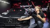 Volker Hellwig erklärt die Feinheiten des AMG-Designs