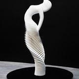 Die Mercedes EQ Statue