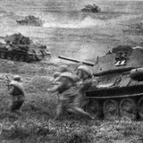 Russische Gardetruppen im Angriff. In diesen Kämpfen müssen die Grenadiere die Panzer begleiten.