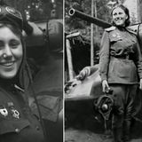 Aleksandra Samusenko wurde für ihre Leistungen in der Schlacht mit dem Rotbanner-Orden ausgezeichnet. Sie war die einzige sowjetische Panzerkommandantin. Samusenko fiel 1945 bei Zülzefirz kurz vor Berlin, als sie nachts in das Laufwerk eines eigenen Panzers geriet.
