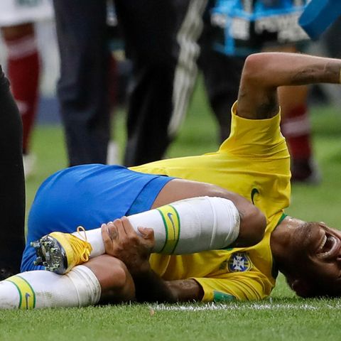 Neymar am Boden