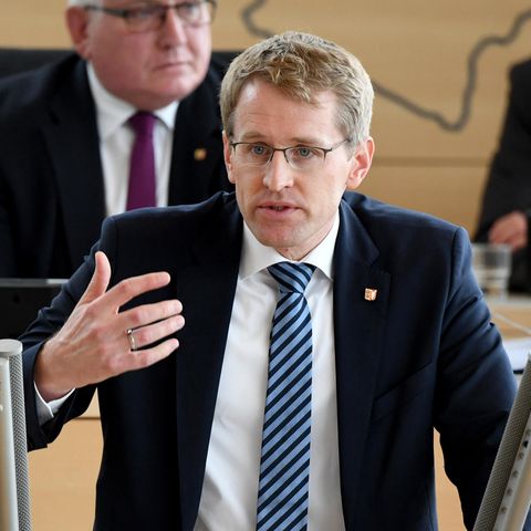 Daniel Günther (CDU), Ministerpräsident von Schleswig-Holstein spricht bei der Landtagssitzung