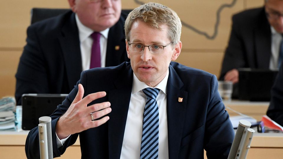 Ministerpräsident von Schleswig-Holstein: Daniel Günther (CDU), Ministerpräsident von Schleswig-Holstein spricht bei der Landtagssitzung Daniel Günther (CDU), Ministerpräsident von Schleswig-Holstein spricht bei der Landtagssitzung