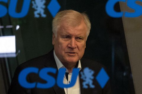 Horst Seehofer verliert massiv an Ansehen - Asylstreit im ARD-Deutschlandtrend