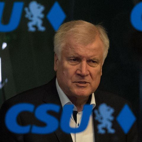 Horst Seehofer verliert massiv an Ansehen - Asylstreit im ARD-Deutschlandtrend