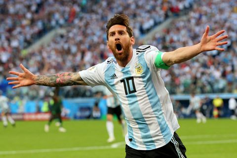 Lionel Messi bejubelt ein Tor