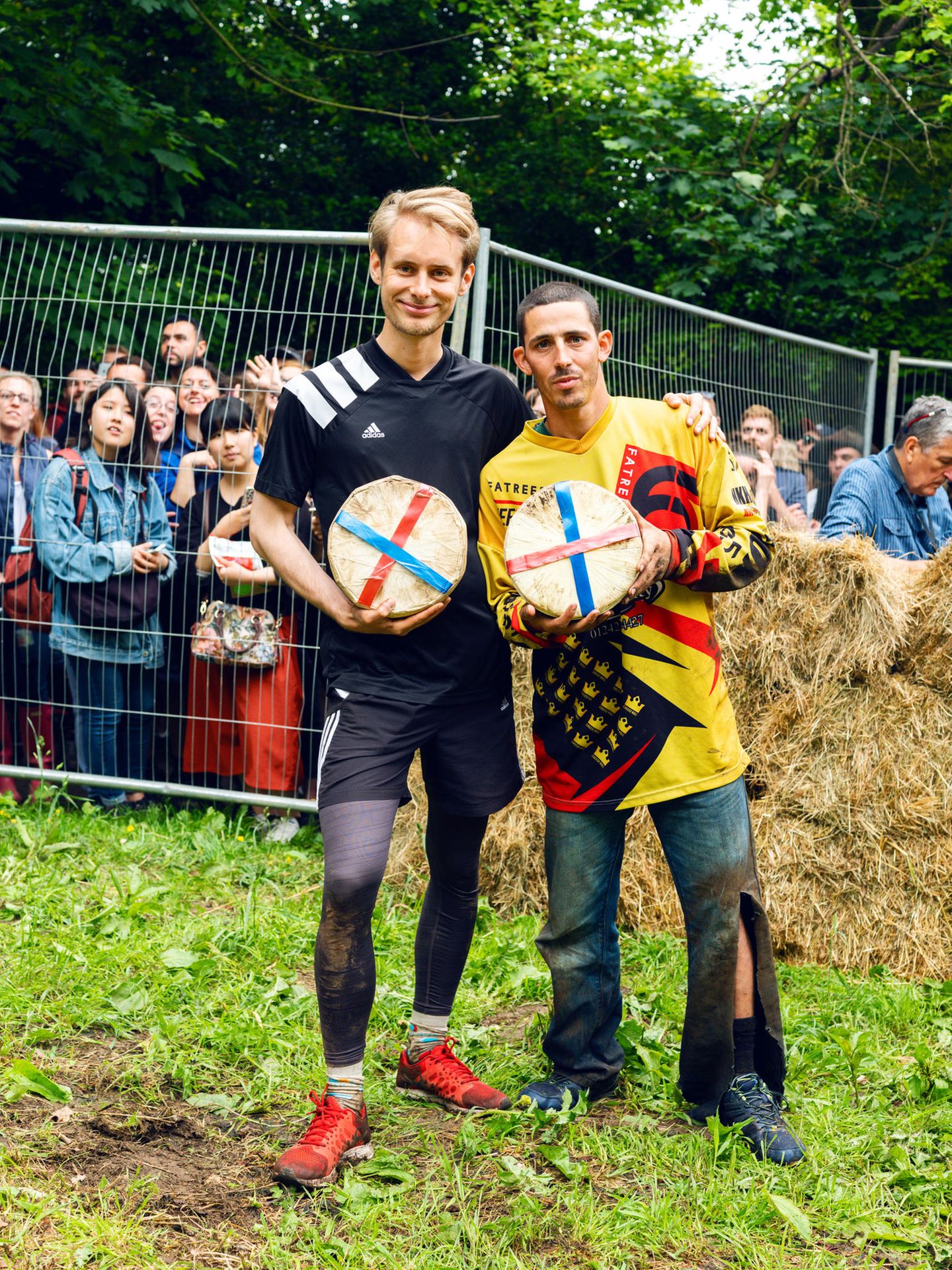 Zum Glück ist wenigstens Reporter Sippel angezogen, hier mit dem Rekordhalter Chris Anderson (im gelben Trikot) 