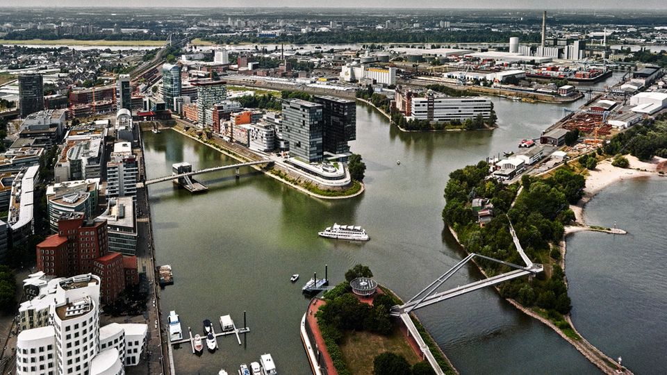 Düsseldorf hat seine alten Hafenanlagen umgebaut, heute gibt es dort moderne Architektur, schicke Büros und Hotels