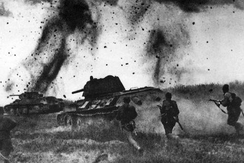 Die Panzer müssen von Infanterie begleitet werden.