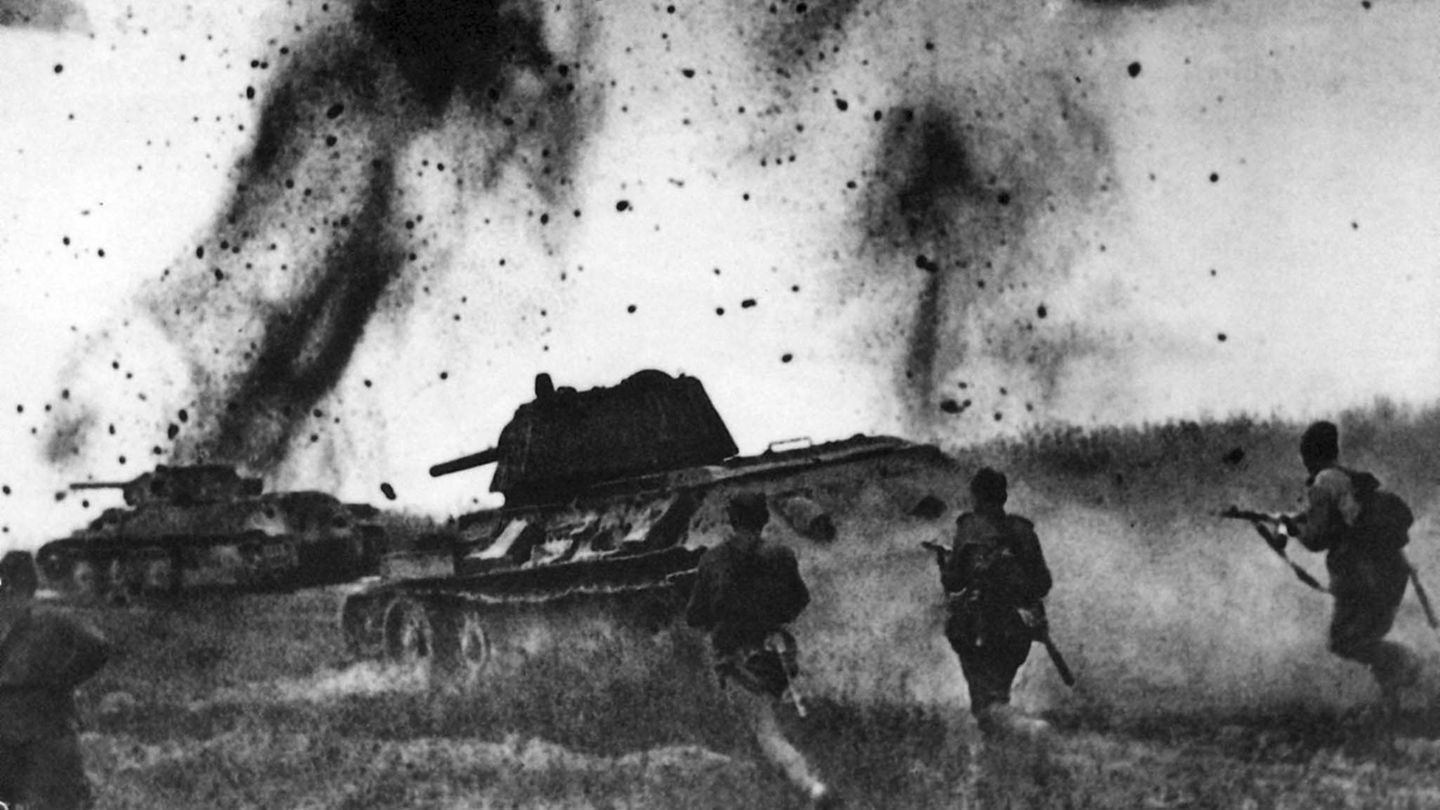 Die Panzer müssen von Infanterie begleitet werden.