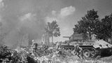 Hier ist der T-34 mit der  76,2-mm-L/41,5 Kanone ausgerüstet, im Verlauf des Krieges wurde sie durch eine Waffe im Kaliber 85 mm ersetzt.