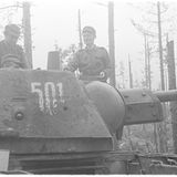 Dieser T-34 wurde mit einem Panzerschreck abgeschossen.