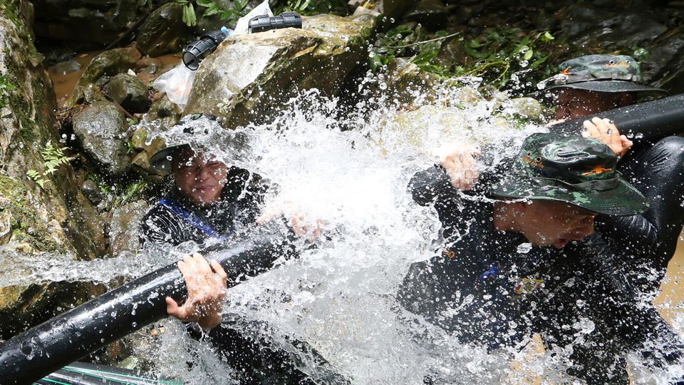 Thailand: Rettungsbedingungen für Jungen aus Höhle gebessert Thailand: Rettungsbedingungen für Jungen aus Höhle gebessert