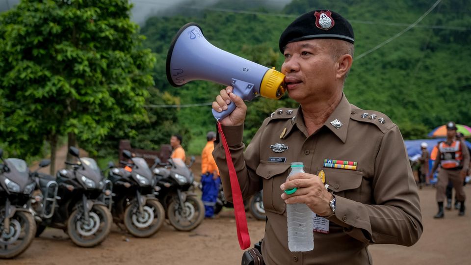 Thailand: Rettung gestartet - Höhlentaucher sollen Jungen und Trainer herausholen Thailand: Rettung gestartet - Höhlentaucher sollen Jungen und Trainer herausholen
