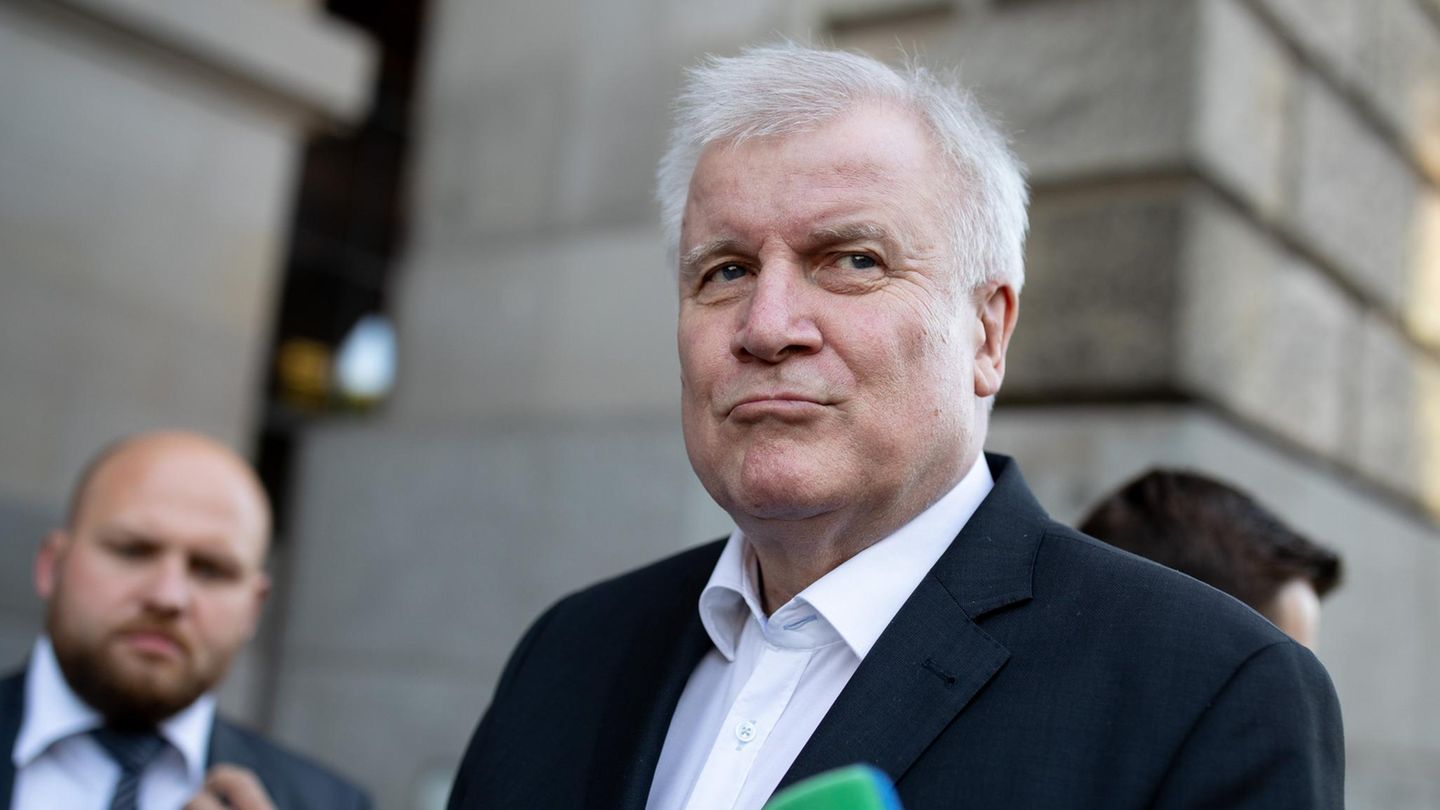 In einem Interview: CSU-Chef und Bundesinnenminister Horst Seehofer erklärt Konflikt mit Merkel für erledigt