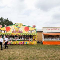 Dorfkindmomente: Zwei Stände auf einem Schützenfest