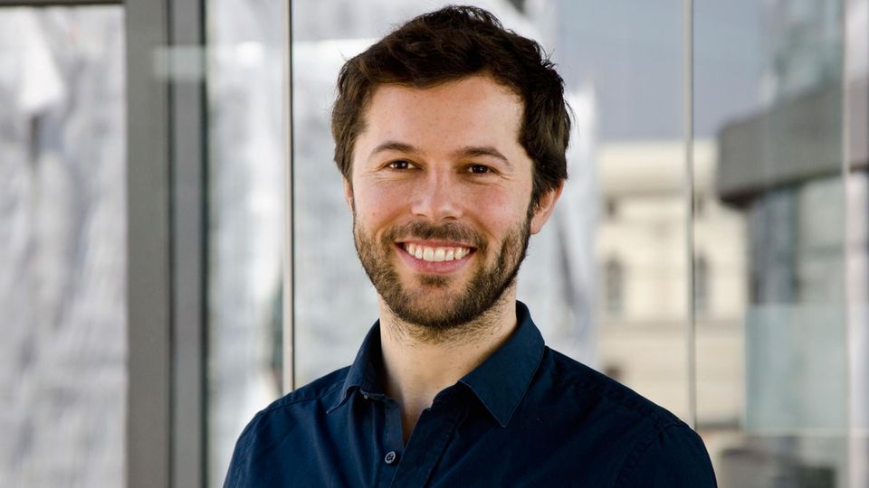 Philipp Kanske ist seit 2017 Professor für Klinische Psychologie und Behavioriale Neurowissenschaft an der Technischen Universität Dresden. Schwerpunkt seiner Arbeit ist das Erforschen von Mechanismen, die soziales Verhalten begründen. Philipp Kanske