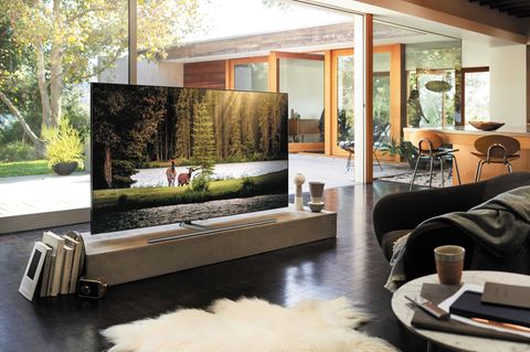 Durch das enorm helle Bild liefert der Samsung Q9FN auch bei Tageslicht ein hervorragendes Bild