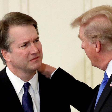 Brett Kavanaugh (l.) und Donald Trump