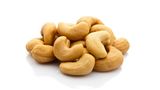 Steckbrief Cashewnuss  Bezogen auf jeweils 100 Gramm - Kalorien: 572 kcal; Fett: 42 Gramm; Eiweiß: 18 Gramm;  Ballaststoffe: 3 Gramm  Cashewnüsse schmecken süßlich und hinterlassen beim Zerbeißen ein cremiges Gefühl im Mund. Deswegen sind die halbmondförmigen Nüsse ausgesprochen beliebt. Cashewnüsse gelten als sehr gesund - sie enthalten neben Zink, Carotinoiden und Folsäure die Aminosäure Tryptophan, das der Körper in das Glückshormon Serotonin umwandeln kann.