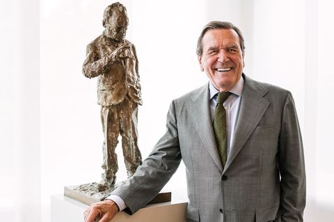 Gerhard Schröder in seinem Hannoveraner Büro