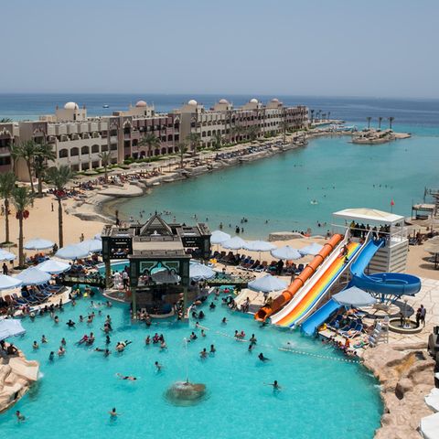 Hotelanlagen in Hurghada am Roten Meer in Ägypten: Am 15. Juli 2017 starben bei einer Messerattacke am Strand des Sunny Days El Palacio Resort & Spa (Foto) unter anderem zwei deutsche Frauen aus Niedersachsen.